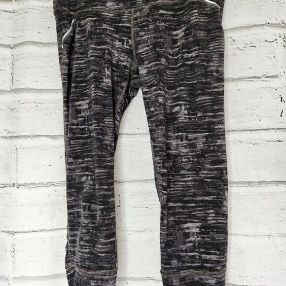 Athleta Women's Paint Bucket Relay Capri Leggings Style 138202 Size Medium - Picture 6 of 11